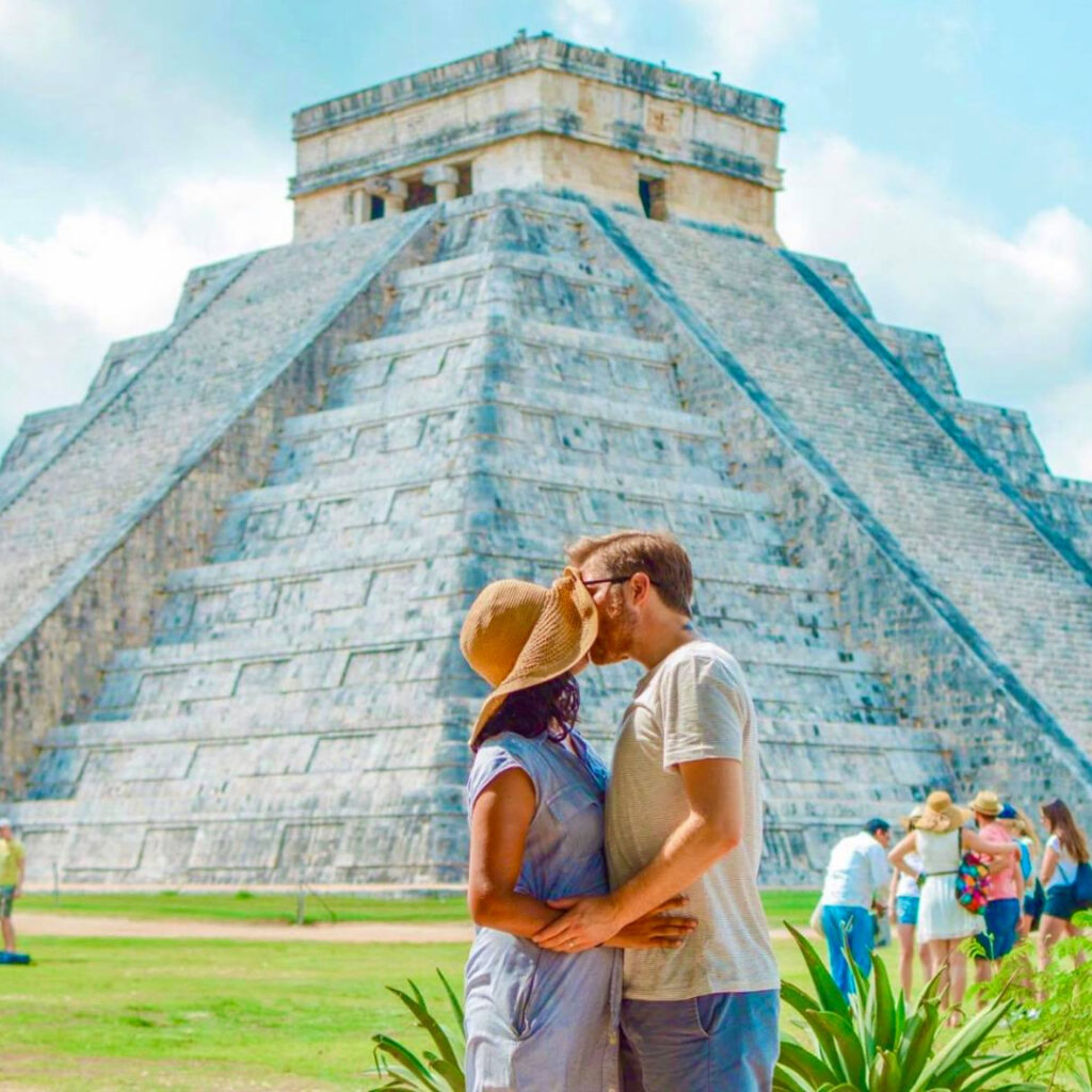 Tour Plus Ruinas de Chichen Itza, Nado en Cenote Chichikan y Valladolid  desde Riviera Maya