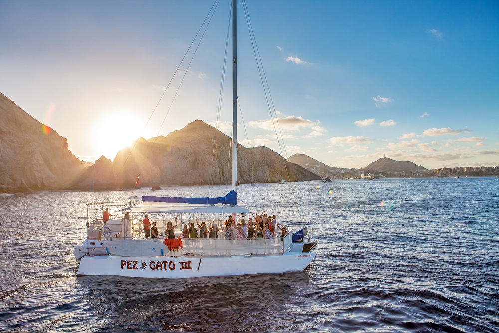 Fiesta y Crucero Catamaran al Atardecer en Los Cabos 