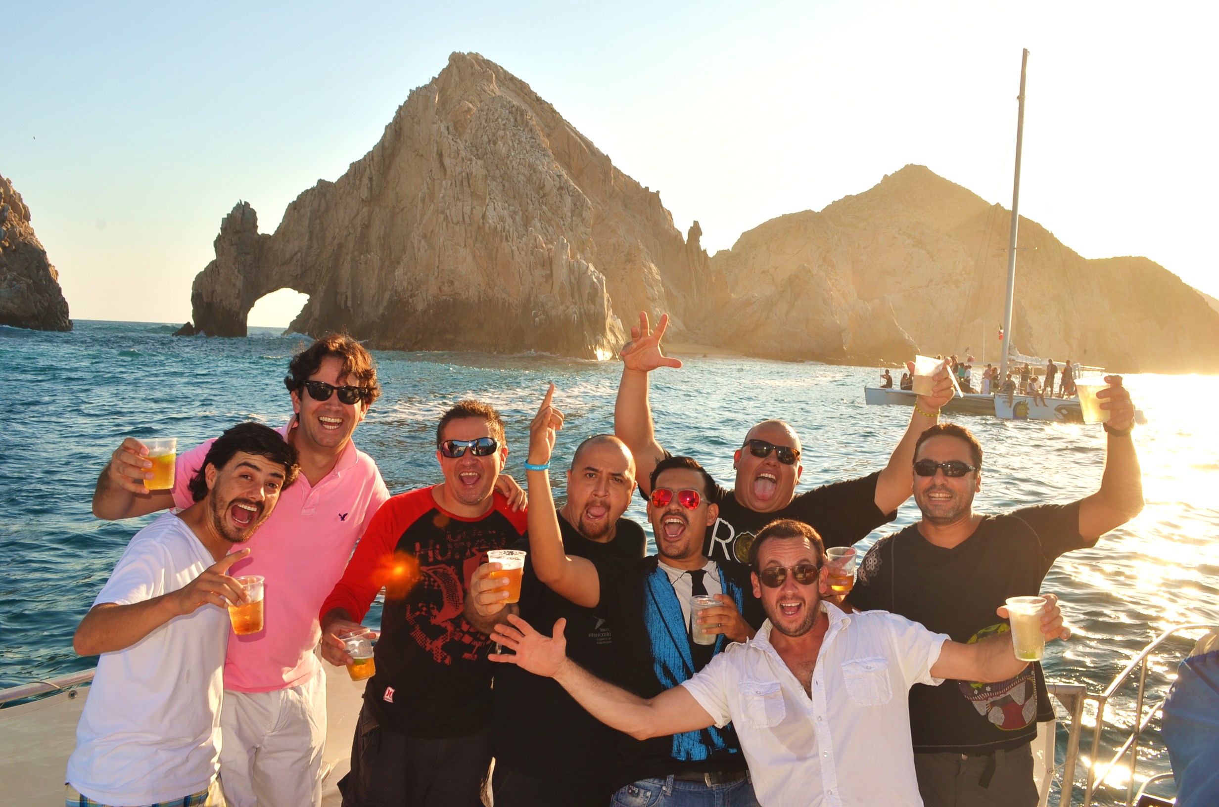 Fiesta y Crucero Catamaran al Atardecer en Los Cabos 