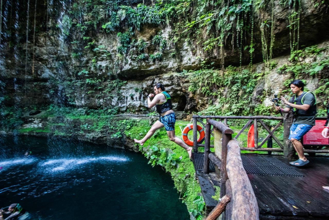 Deluxe Chichen Itza Tour, Cenote Samaal y Valladolid con bebidas abordo 