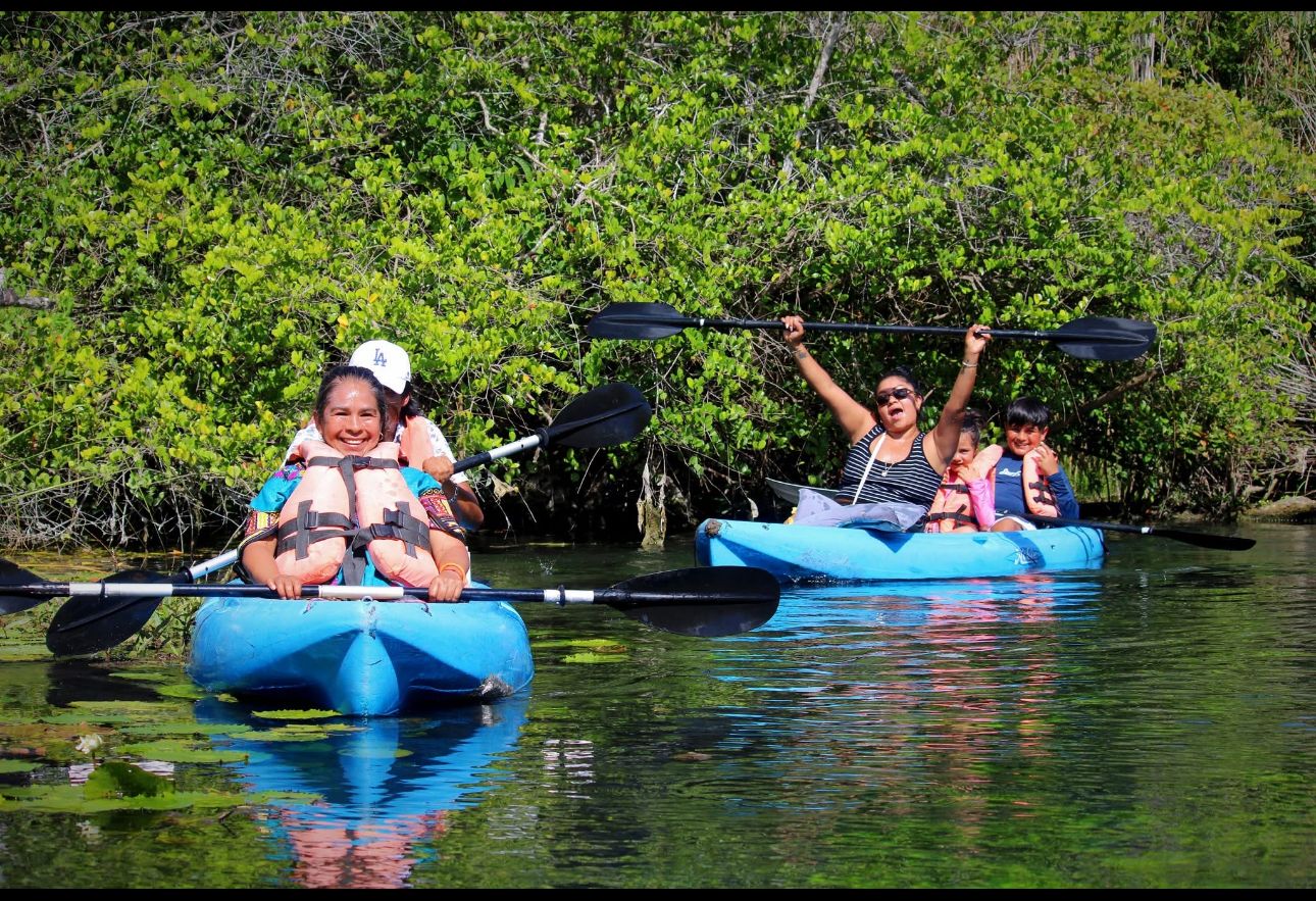 Tour Laguna Bacalar en Kayaks y Cenote Azul