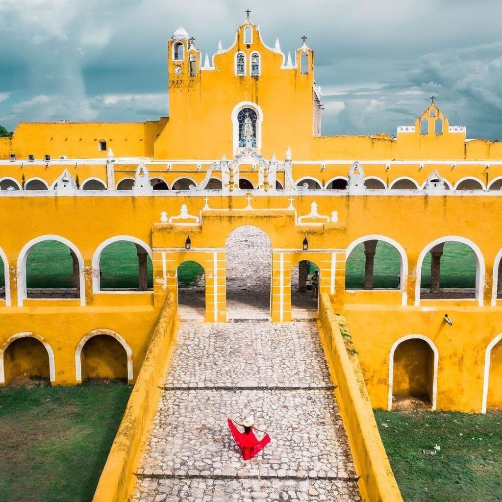 Izamal Pueblo Magico y Cenotes desde Merida 